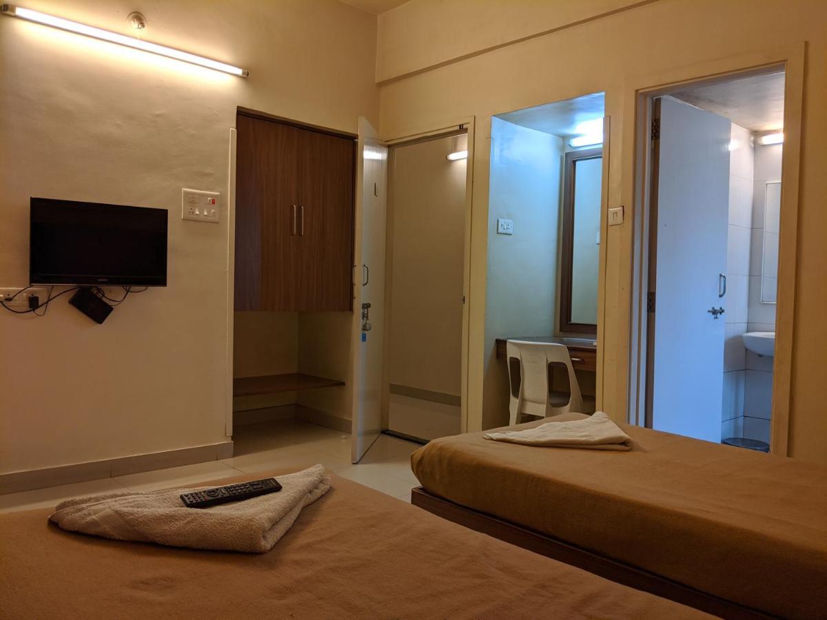 Suryavilla Hotel Пуна Экстерьер фото
