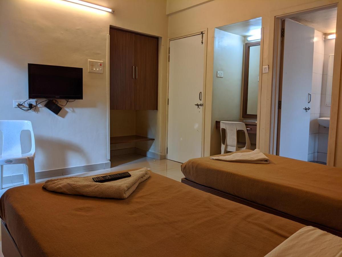 Suryavilla Hotel Пуна Экстерьер фото