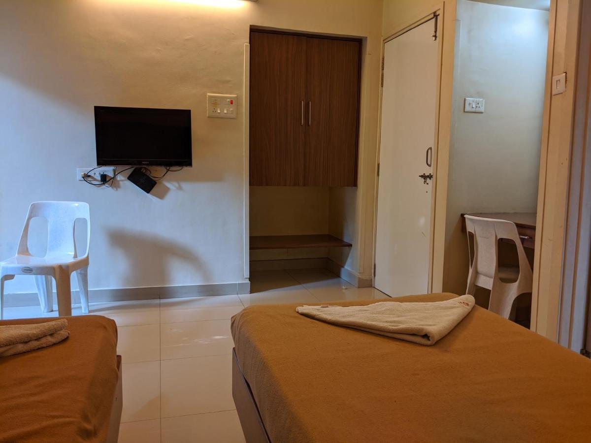 Suryavilla Hotel Пуна Экстерьер фото